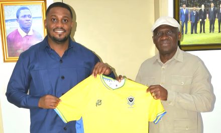 Campagne africaine : l’AS Mangasport reçoit le soutien de Pierre-Alain Mounguengui et de la FEGAFOOT