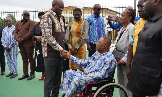 Ogooué-Ivindo : à Makokou, Oligui Nguema rend hommage à la mémoire d’Emmanuel Issoze Ngondet