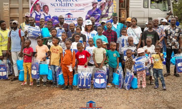 EBOMAF-GABON : Plus de 1 000 kits scolaires offerts aux enfants du personnel