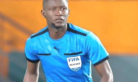 ARBITRAGE AFRICAIN : PIERRE ATCHO, LE SIFFLET GABONAIS QUI S’INSTALLE AU SOMMET