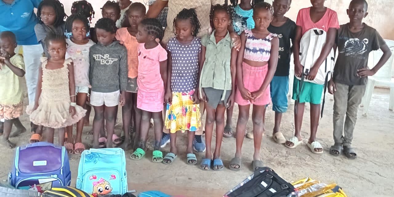 Rentrée scolaire : Célestin Awombi vole au secours des familles des Plateaux