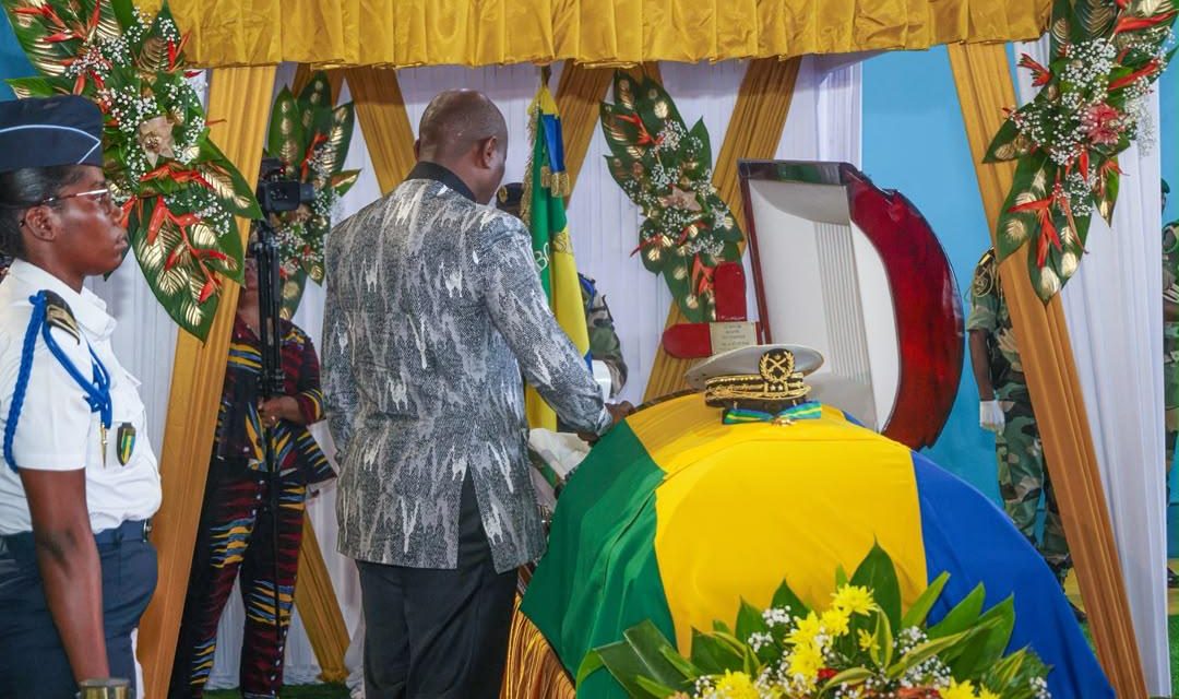 Gabon : Oligui Nguema élève le général Guy Pamphile Mouissi au rang de Commandeur à titre posthume