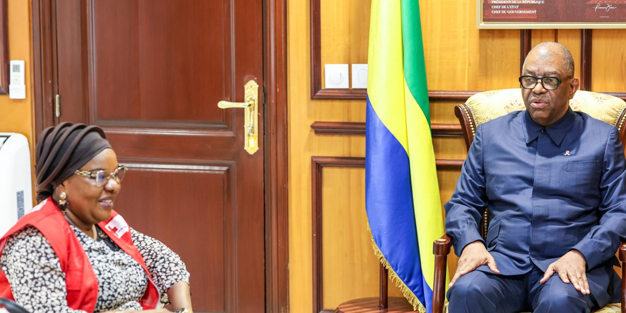 Croix-Rouge gabonaise : les défis d’une mission humanitaire au cœur des échanges avec Alexandre Barro Chambrier